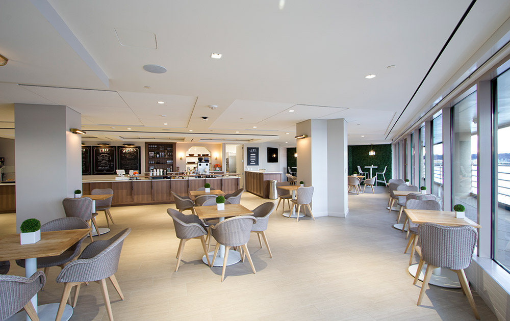 Cafe 44 On The Potomac